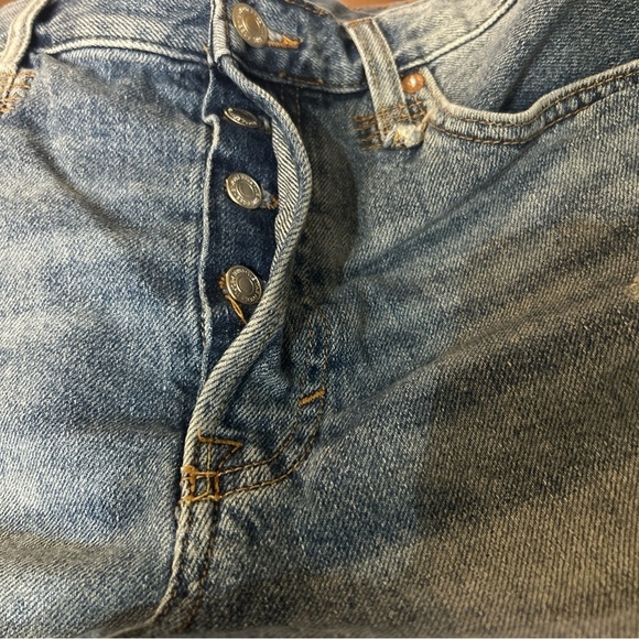 We the Free Women's Distressed Cutoff Jean Shorts Medium Wash Blue Size 29 - Picture 4 of 7